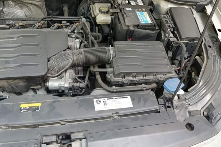 Used Volkswagen Lavida 2019 1.5L Automatic Comfort Edition China VI Standard Engine Bay Left