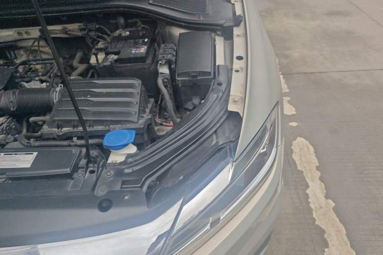 Used Volkswagen Lavida 2019 1.5L Automatic Comfort Edition China VI Standard Engine Bay Left