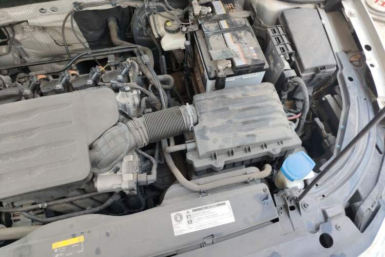 Used Volkswagen Lavida 2019 1.5L Automatic Comfort Edition China VI Standard Engine Bay Left