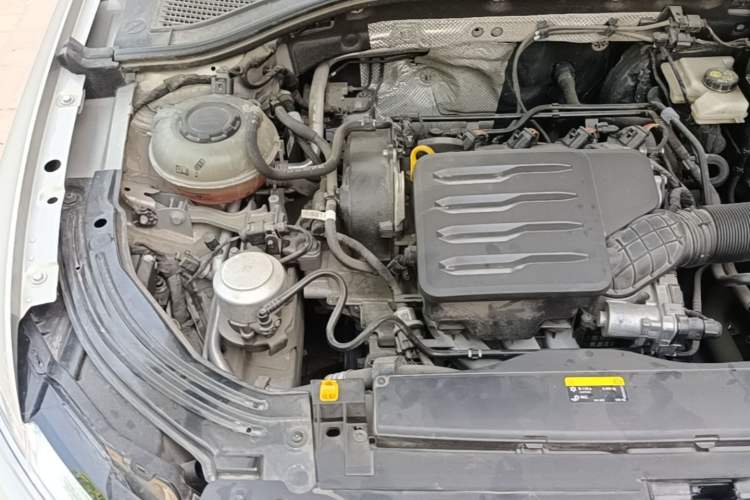 Used Volkswagen Lavida 2019 1.5L Automatic Comfort Edition China VI Standard Engine Bay Right
