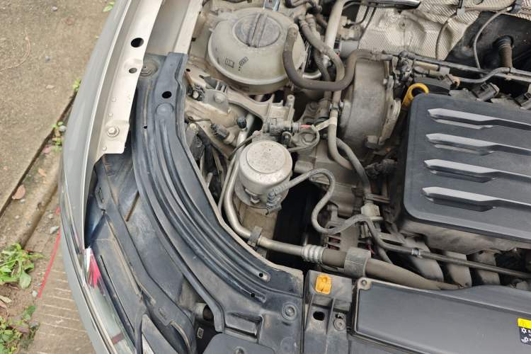 Used Volkswagen Lavida 2019 1.5L Automatic Comfort Edition China VI Standard Engine Bay Right