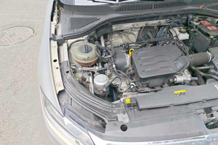 Used Volkswagen Lavida 2019 1.5L Automatic Comfort Edition China VI Standard Engine Bay Right