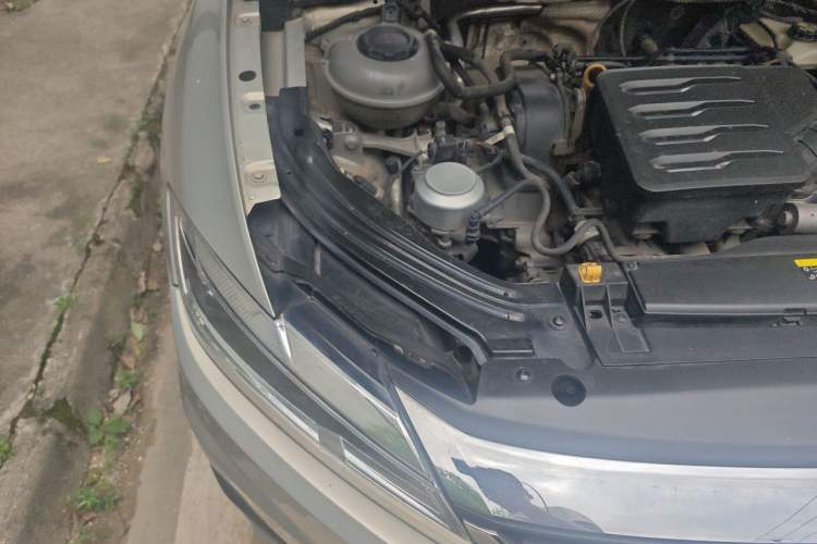 Used Volkswagen Lavida 2019 1.5L Automatic Comfort Edition China VI Standard Engine Bay Right