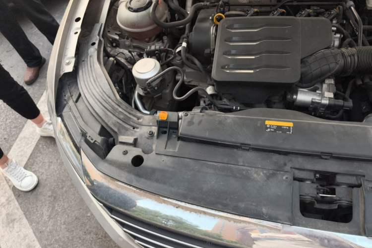 Used Volkswagen Lavida 2019 1.5L Automatic Comfort Edition China VI Standard Engine Bay Right