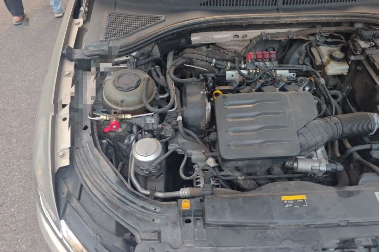 Used Volkswagen Lavida 2019 1.5L Automatic Comfort Edition China VI Standard Engine Bay Right