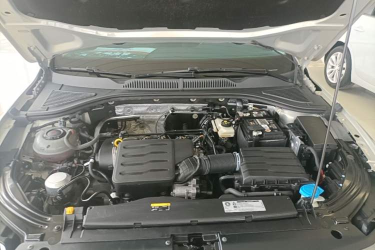 Used Volkswagen Lavida 2019 1.5L Automatic Comfort Edition China VI Standard Engine Bay