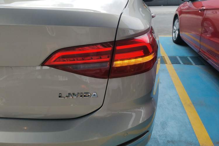 Used Volkswagen Lavida 2019 1.5L Automatic Comfort Edition China VI Standard Exterior 3