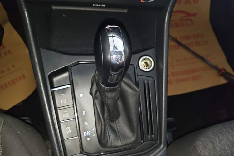 Used Volkswagen Lavida 2019 1.5L Automatic Fashion Edition China VI Gear Lever