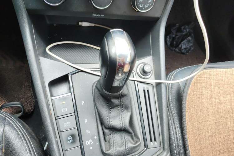 Used Volkswagen Lavida 2019 1.5L Automatic Fashion Edition China VI Gear Lever