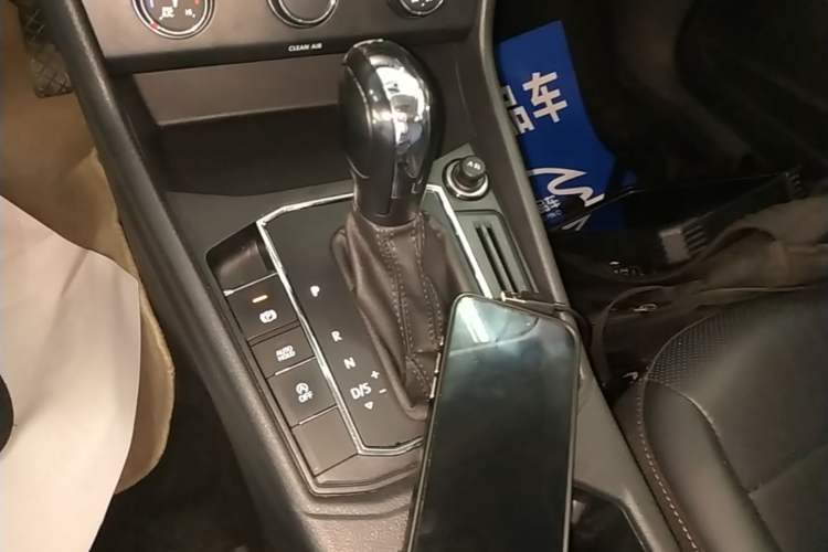 Used Volkswagen Lavida 2019 1.5L Automatic Comfort Edition China VI Standard Gear Lever