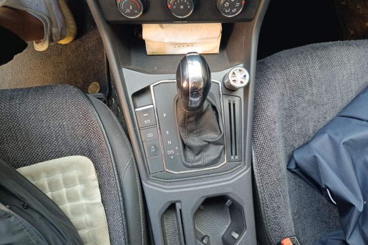Used Volkswagen Lavida 2019 1.5L Automatic Comfort Edition China VI Standard Gear Lever
