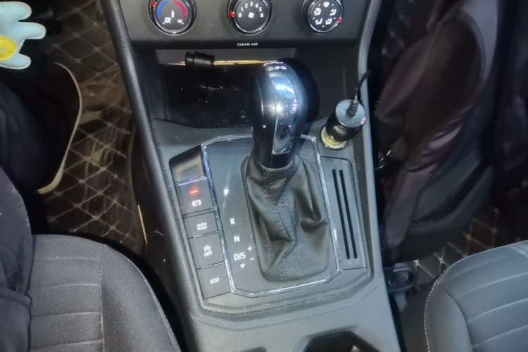 Used Volkswagen Lavida 2019 280TSI DSG Comfort Edition China VI standard Gear Lever