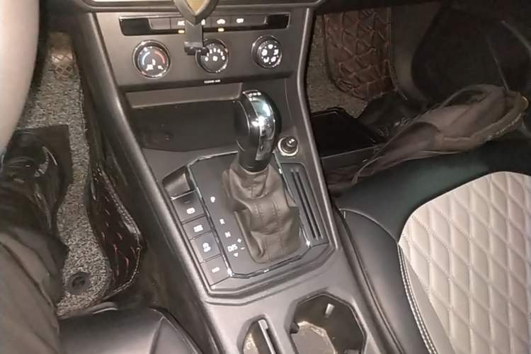 Used Volkswagen Lavida 2019 280TSI DSG Comfort Edition China VI standard Gear Lever