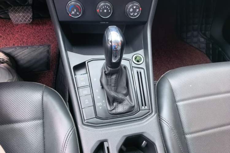 Used Volkswagen Lavida 2019 1.5L Automatic Comfort Edition China VI Standard Gear Lever