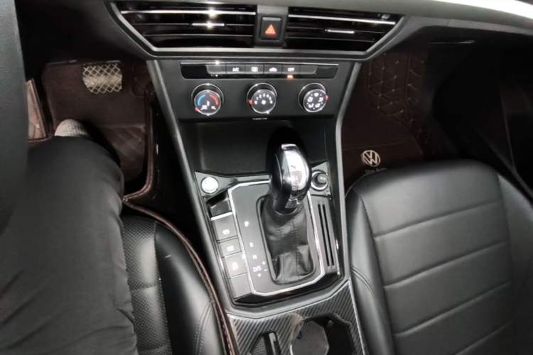 Used Volkswagen Lavida 2019 1.5L Automatic Comfort Edition China VI Standard Gear Lever