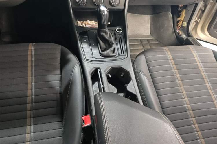 Used Volkswagen Lavida 2019 280TSI DSG Comfort Edition China VI standard Gear Lever