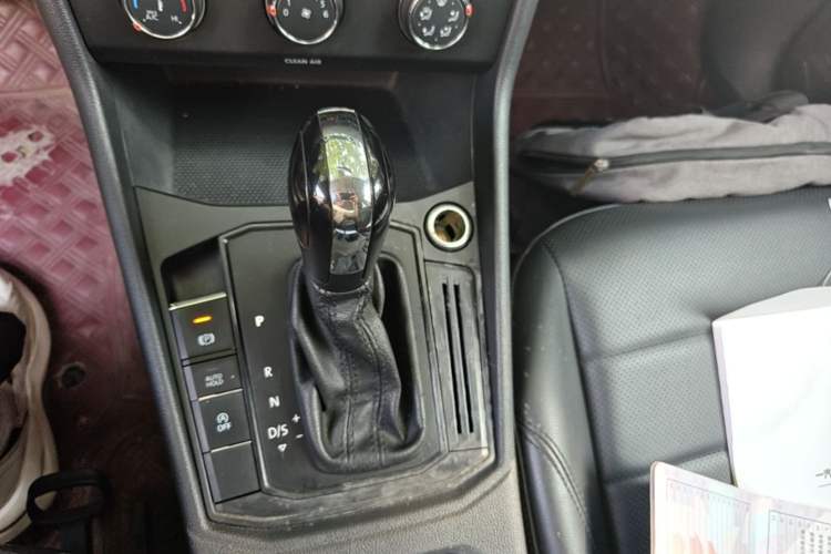 Used Volkswagen Lavida 2019 1.5L Automatic Comfort Edition China VI Standard Gear Lever