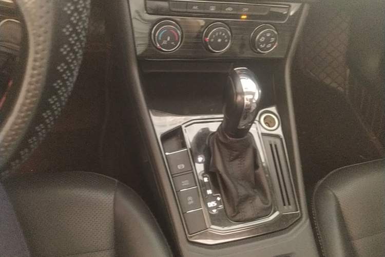 Used Volkswagen Lavida 2019 1.5L Automatic Comfort Edition China VI Standard Gear Lever