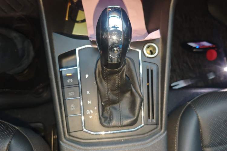 Used Volkswagen Lavida 2019 1.5L Automatic Comfort Edition China VI Standard Gear Lever