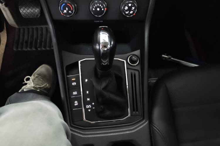 Used Volkswagen Lavida 2019 1.5L Automatic Comfort Edition China VI Standard Gear Lever
