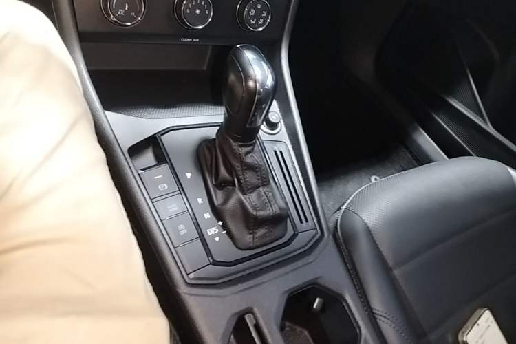 Used Volkswagen Lavida 2019 1.5L Automatic Comfort Edition China VI Standard Gear Lever