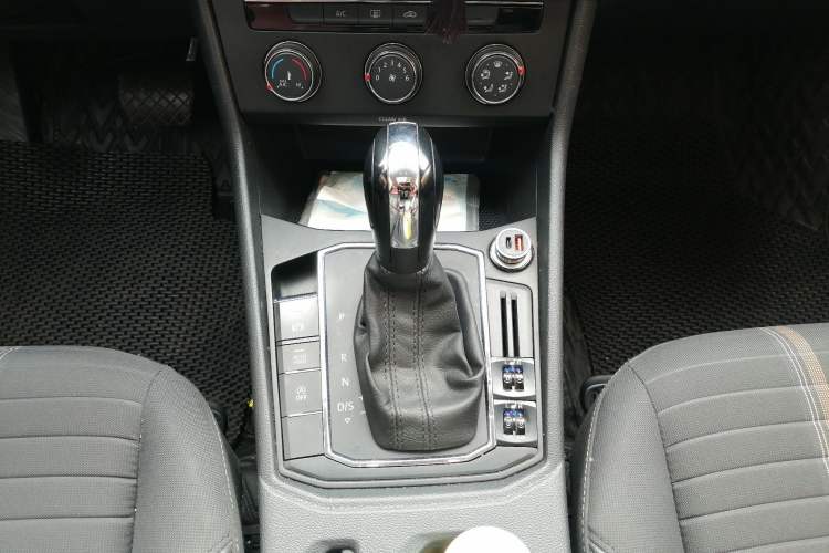 Used Volkswagen Lavida 2019 1.5L Automatic Vision Edition China VI Standard Gear Lever
