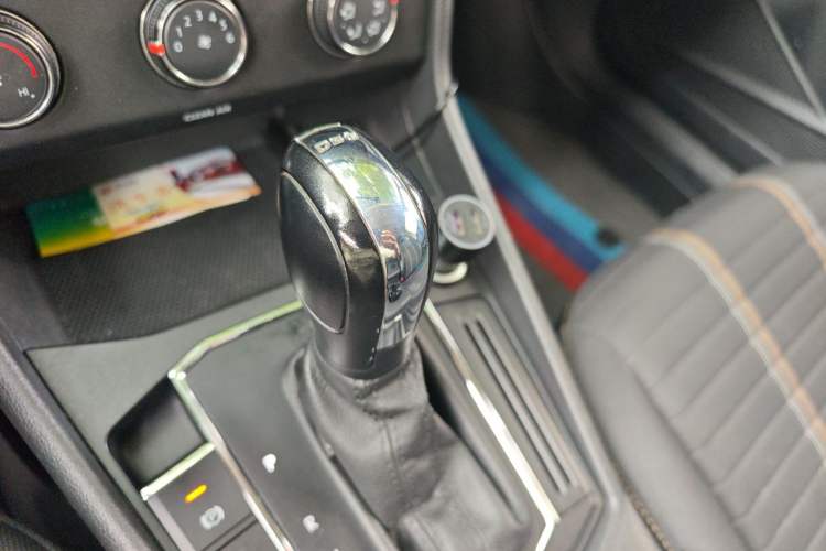 Used Volkswagen Lavida 2019 280TSI DSG Comfort Edition China VI standard Gear Lever
