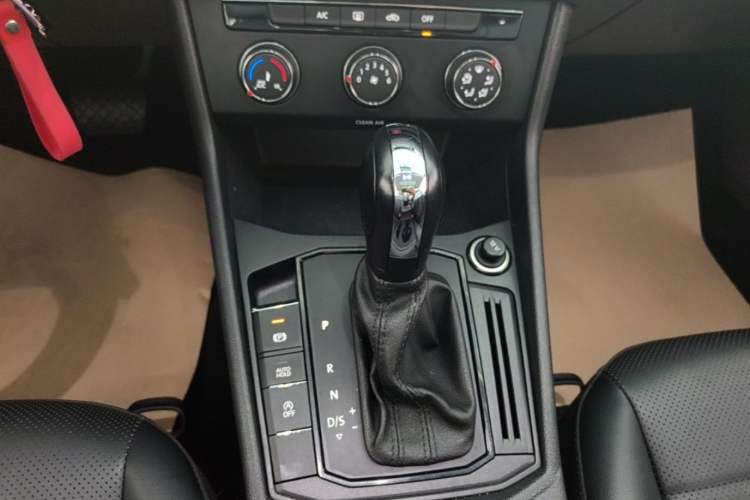 Used Volkswagen Lavida 2019 1.5L Automatic Comfort Edition China VI Standard Gear Lever