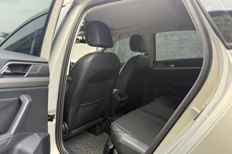 Used Volkswagen Lavida 2019 1.5L Automatic Comfort Edition China VI Standard Interior 1