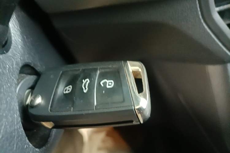 Used Volkswagen Lavida 2019 1.5L Automatic Comfort Edition China VI Standard Interior 1