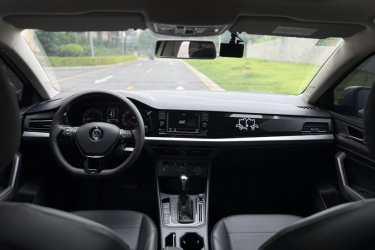 Used Volkswagen Lavida 2019 1.5L Automatic Comfort Edition China VI Standard Interior 2