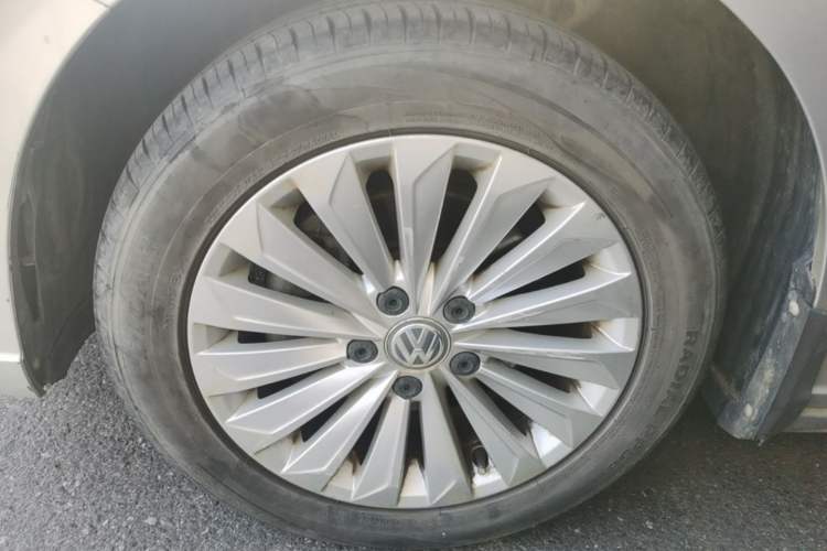 Used Volkswagen Lavida 2019 280TSI DSG Comfort Edition China VI standard Left Front Wheel Hub
