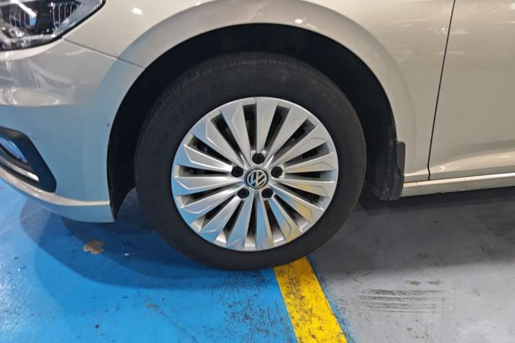Used Volkswagen Lavida 2019 280TSI DSG Comfort Edition China VI standard Left Front Wheel Hub
