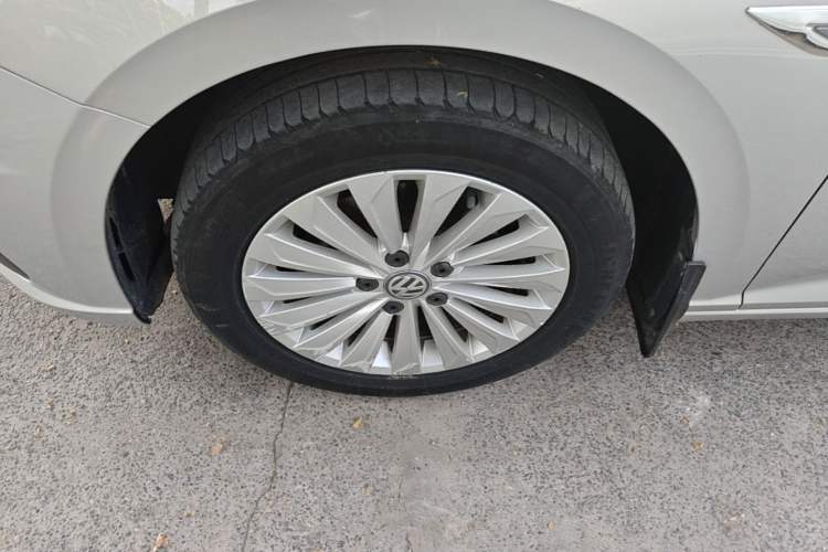 Used Volkswagen Lavida 2019 1.5L Automatic Comfort Edition China VI Standard Left Front Wheel Hub