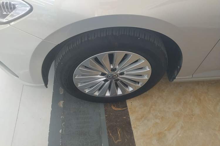Used Volkswagen Lavida 2019 1.5L Automatic Comfort Edition China VI Standard Left Front Wheel Hub