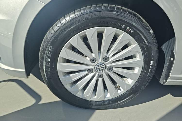 Used Volkswagen Lavida 2019 280TSI DSG Comfort Edition China VI standard Left Front Wheel Hub