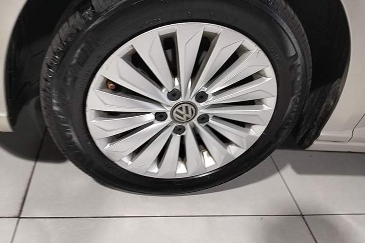 Used Volkswagen Lavida 2019 1.5L Automatic Comfort Edition China VI Standard Left Front Wheel Hub