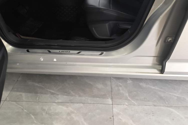 Used Volkswagen Lavida 2019 1.5L Automatic Comfort Edition China VI Standard Left Side Sill