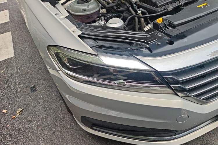 Used Volkswagen Lavida 2019 280TSI DSG Comfort Edition China VI standard Right Front Headlight