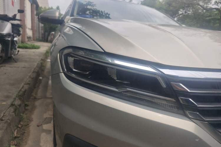 Used Volkswagen Lavida 2019 1.5L Automatic Comfort Edition China VI Standard Right Front Headlight
