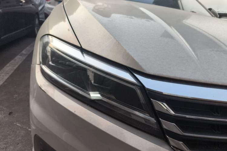 Used Volkswagen Lavida 2019 1.5L Automatic Comfort Edition China VI Standard Right Front Headlight
