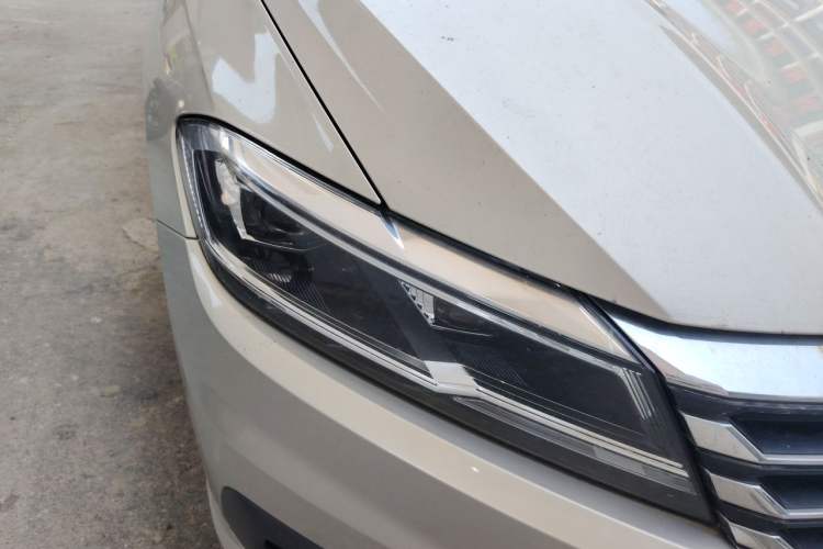 Used Volkswagen Lavida 2019 1.5L Automatic Comfort Edition China VI Standard Right Front Headlight