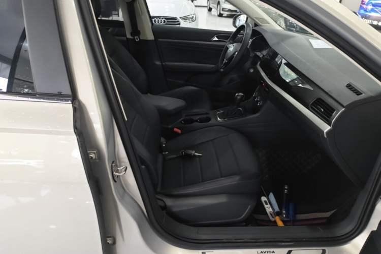 Used Volkswagen Lavida 2019 1.5L Automatic Comfort Edition China VI Standard Right Front Seat