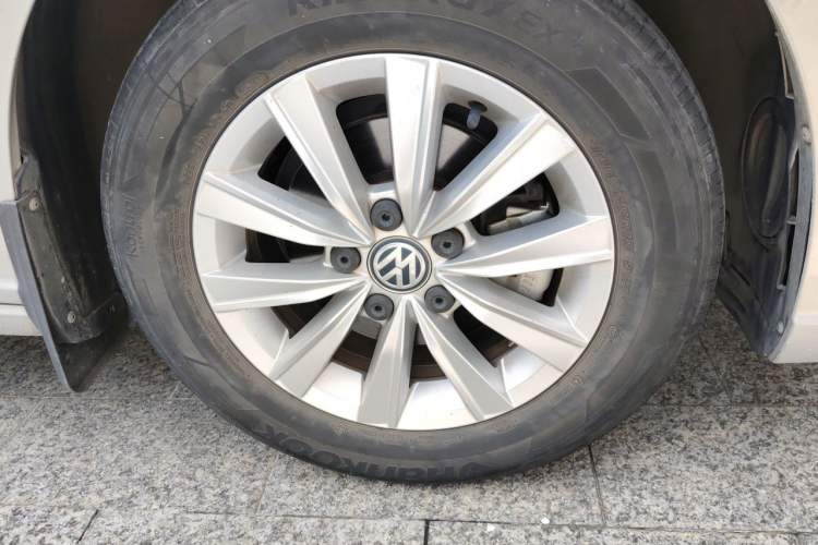 Used Volkswagen Lavida 2019 1.5L Automatic Fashion Edition China VI Right Front Wheel Hub