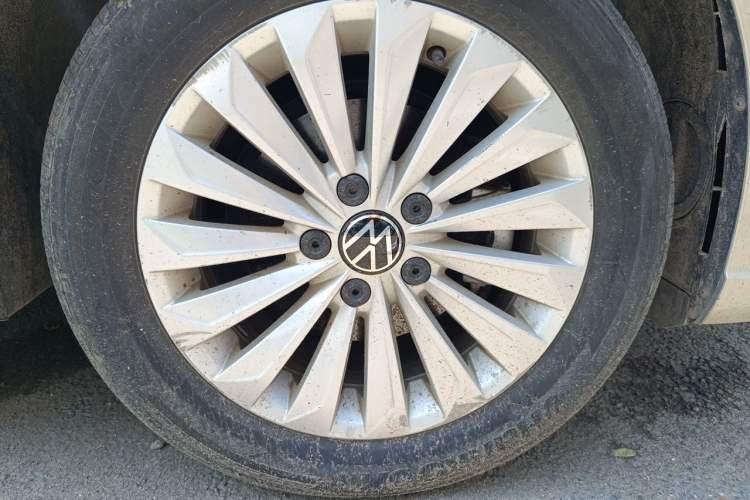 Used Volkswagen Lavida 2019 1.5L Automatic Comfort Edition China VI Standard Right Front Wheel Hub