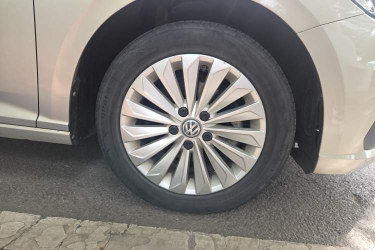 Used Volkswagen Lavida 2019 1.5L Automatic Comfort Edition China VI Standard Right Front Wheel Hub
