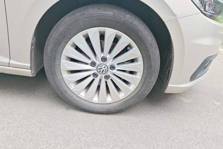 Used Volkswagen Lavida 2019 1.5L Automatic Comfort Edition China VI Standard Right Front Wheel Hub