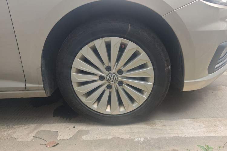 Used Volkswagen Lavida 2019 1.5L Automatic Comfort Edition China VI Standard Right Front Wheel Hub