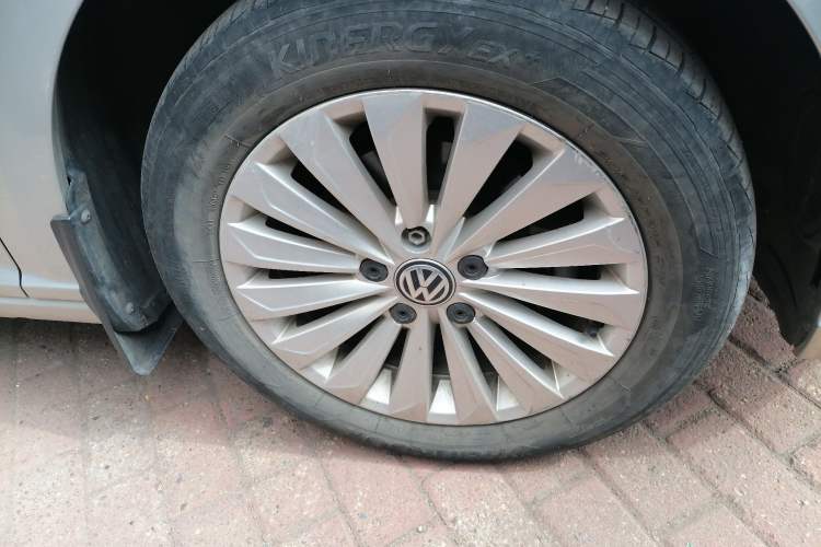 Used Volkswagen Lavida 2019 1.5L Automatic Vision Edition China VI Standard Right Front Wheel Hub
