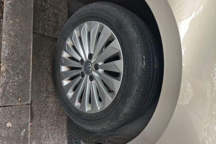 Used Volkswagen Lavida 2019 280TSI DSG Comfort Edition China VI standard Right Front Wheel Hub